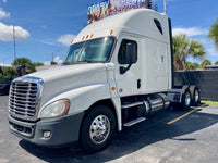 2015 Freightliner Cascadia, 10 spd, DD15, 455HP, 72" DOUBLE BUNK!