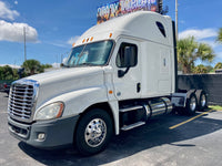 2015 Freightliner Cascadia, 10 spd, DD15, 455HP, 72" DOUBLE BUNK!