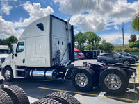 2015 Freightliner Cascadia, 10 spd, DD15, 455HP, 72" DOUBLE BUNK!