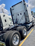 2015 Freightliner Cascadia, 10 spd, DD15, 455HP, 72" DOUBLE BUNK!