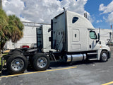 2015 Freightliner Cascadia, 10 spd, DD15, 455HP, 72" DOUBLE BUNK!