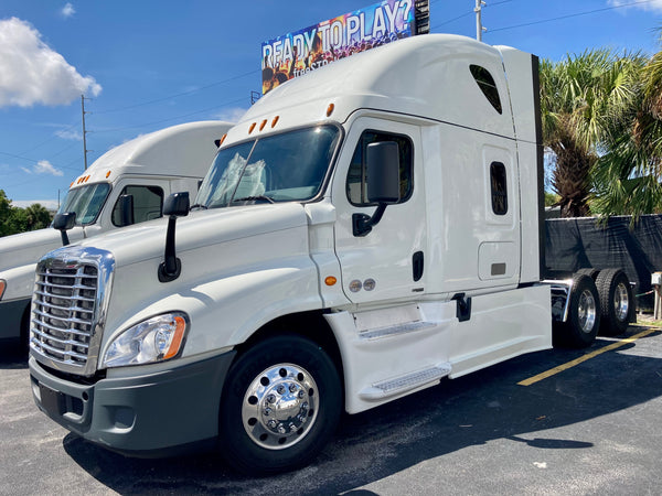 2017 Freightliner Cascadia AUTO, DD15,Thermo King APU, DOUBLE BUNK!