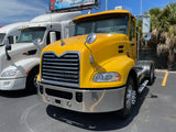 2015 Mack Pinnacle Daycab, 277k miles, AUTO, New Tires