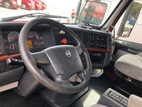 2012 Volvo VNL 670 CUMMINS ISX, AUTO, APU, INVERTER, 615K