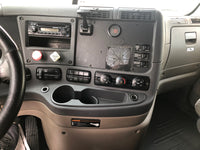 2011 Freightliner Cascadia Cummins ISX, APU, AUTOMATIC, 600k