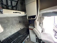 2009 Volvo VNL 670,D13,APU, 10 Speed, Fresh tires, 900k