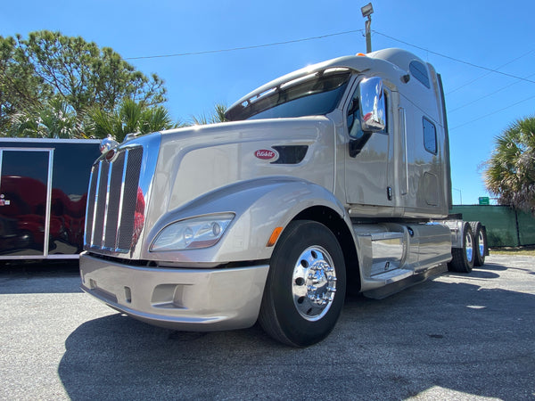 587 Rear Peterbilt 587 Daycab