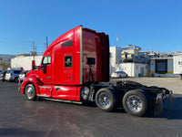 2015 KW Kenworth T680, 13 Speed, 900k Miles, Leather, Extra Gages, Fridge!!!!