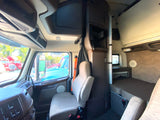 2015 Volvo VNL780, Volvo D13,  I-shift AUTO, 77" Condo + Work Station, Inverter, Fridge!