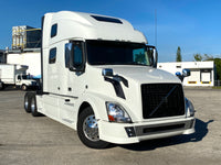 2015 Volvo VNL780, Volvo D13,  I-shift AUTO, 77" Condo + Work Station, Inverter, Fridge!