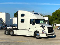 2015 Volvo VNL780, Volvo D13,  I-shift AUTO, 77" Condo + Work Station, Inverter, Fridge!