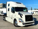 2015 Volvo VNL780, Volvo D13,  I-shift AUTO, 77" Condo + Work Station, Inverter, Fridge!