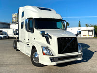 2015 Volvo VNL780, Volvo D13,  I-shift AUTO, 77" Condo + Work Station, Inverter, Fridge!