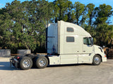 2015 Volvo VNL780, Volvo D13,  I-shift AUTO, 77" Condo + Work Station, Inverter, Fridge!