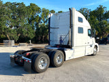 2015 Volvo VNL780, Volvo D13,  I-shift AUTO, 77" Condo + Work Station, Inverter, Fridge!