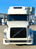 2015 Volvo VNL780, Volvo D13,  I-shift AUTO, 77" Condo + Work Station, Inverter, Fridge!