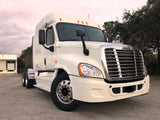 2010 Freightliner Cascadia XT Midroof Detroit DD15, 10 Speed, 669k,Headache Rack, Virgin tires, NO DEF