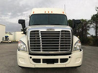 2010 Freightliner Cascadia XT Midroof Detroit DD15, 10 Speed, 669k,Headache Rack, Virgin tires, NO DEF