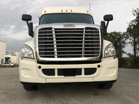 2010 Freightliner Cascadia XT Midroof Detroit DD15, 10 Speed, 669k,Headache Rack, Virgin tires, NO DEF