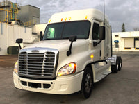 2010 Freightliner Cascadia XT Midroof Detroit DD15, 10 Speed, 669k,Headache Rack, Virgin tires, NO DEF