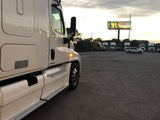 2010 Freightliner Cascadia XT Midroof Detroit DD15, 10 Speed, 669k,Headache Rack, Virgin tires, NO DEF