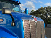 2016 Peterbilt 579 Paccar, 10 Speed, 452k Miles, Leather, APU, Inverter, Fridge, Warranty!!!!