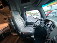 2016 Peterbilt 579 Paccar, 10 Speed, 452k Miles, Leather, APU, Inverter, Fridge, Warranty!!!!