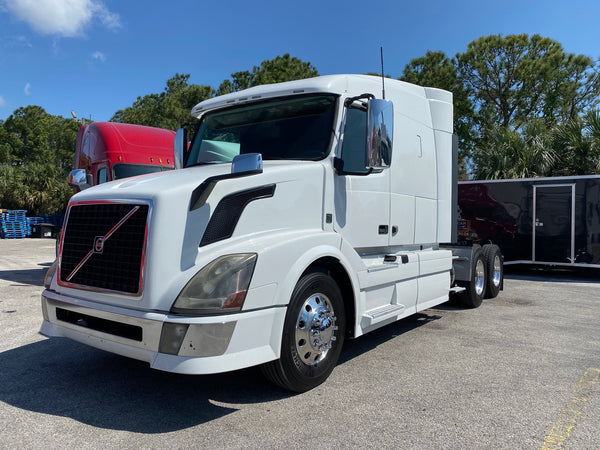 2015 Volvo VNL630  LOW MILES 470K - MINT, One owner truck