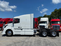 2015 Volvo VNL630  LOW MILES 470K - MINT, One owner truck