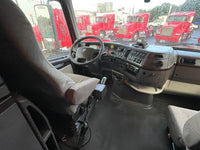 2016 Volvo VNL 670 D13, AUTO,I-SHIFT, TK APU, INVERTER 600k miles,One Owner