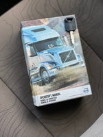2016 Volvo VNL 670 D13, AUTO,I-SHIFT, TK APU, INVERTER 600k miles,One Owner
