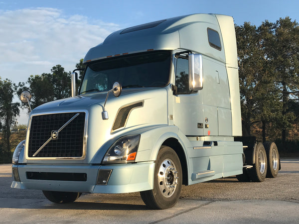 2011 Volvo 670 Semi Truck