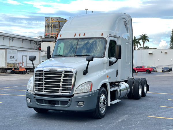 2017 FREIGHTLINER CASCADIA, CUMMINS ISX, AUTO, DOUBLE BUNK, 641K!