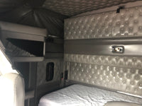 2007 Kenworth T600, Cummins ISX, 500 HP, AUTO, Big Sleeper, NEW APU!!!!
