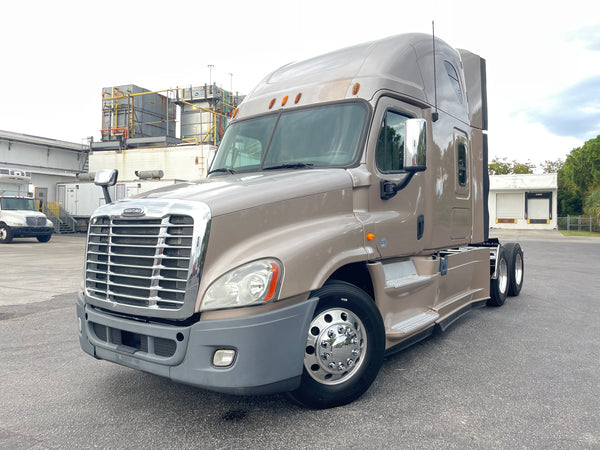 2013 FRHT CASCADIA, 13 Spd, ZERO miles on rebuilt engine with Warranty, NEW TIRES!!!