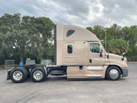 2013 FRHT CASCADIA, 13 Spd, ZERO miles on rebuilt engine with Warranty, NEW TIRES!!!