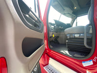2013 Freightliner Cascadia 125, Cummins ISX, AUTO, APU, Inverter, 499k Miles!!!