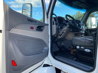 2015 Peterbilt 579 AUTOMATIC, ONLY 573K MILES,Double Bunk, Inverter, Virgin tires