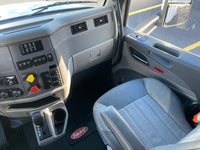 2015 Peterbilt 579 AUTOMATIC, ONLY 573K MILES,Double Bunk, Inverter, Virgin tires