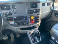 2015 Peterbilt 579 AUTOMATIC, ONLY 573K MILES,Double Bunk, Inverter, Virgin tires