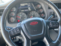 2015 Peterbilt 579 AUTOMATIC, ONLY 573K MILES,Double Bunk, Inverter, Virgin tires