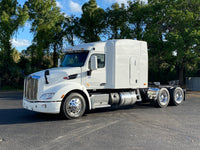 2015 Peterbilt 579 AUTOMATIC, ONLY 573K MILES,Double Bunk, Inverter, Virgin tires