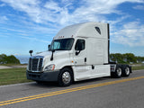 2015 Freightliner Cascadia, 10 spd, DD15, 455HP, 70" DOUBLE BUNK!
