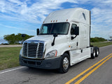 2015 Freightliner Cascadia, 10 spd, DD15, 455HP, 70" DOUBLE BUNK!