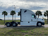 2015 Freightliner Cascadia, 10 spd, DD15, 455HP, 70" DOUBLE BUNK!