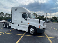 2015 Freightliner Cascadia, 10 spd, DD15, 455HP, 70" DOUBLE BUNK!