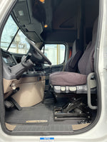 2015 Freightliner Cascadia, 10 spd, DD15, 455HP, 70" DOUBLE BUNK!