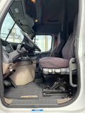 2015 Freightliner Cascadia, 10 spd, DD15, 455HP, 70" DOUBLE BUNK!