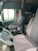 2015 Freightliner Cascadia, 10 spd, DD15, 455HP, 70" DOUBLE BUNK!