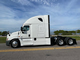 2015 Freightliner Cascadia, 10 spd, DD15, 455HP, 70" DOUBLE BUNK! 813k